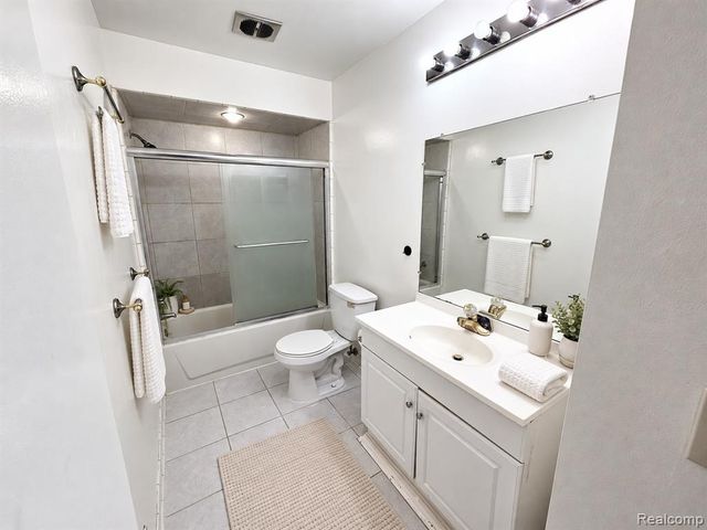 27718 W Echo Valley 216, Farmington Hills, MI 48334