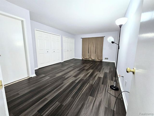 27718 W Echo Valley 216, Farmington Hills, MI 48334