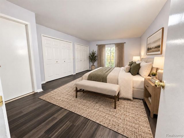 27718 W Echo Valley 216, Farmington Hills, MI 48334