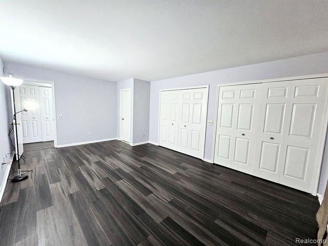 27718 W Echo Valley 216, Farmington Hills, MI 48334