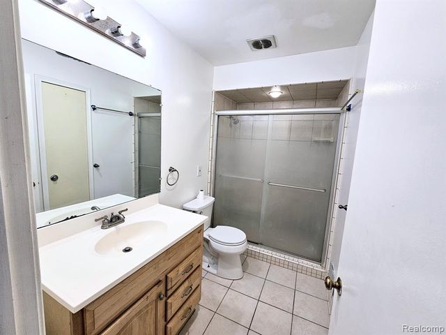 27718 W Echo Valley 216, Farmington Hills, MI 48334
