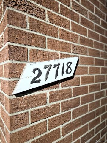 27718 W Echo Valley 216, Farmington Hills, MI 48334