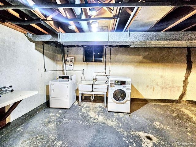 27718 W Echo Valley 216, Farmington Hills, MI 48334