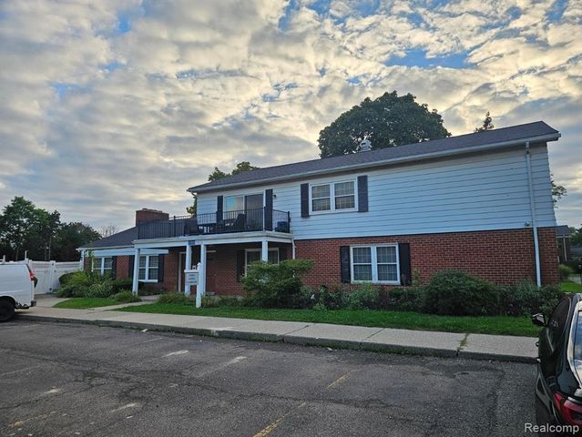 27718 W Echo Valley 216, Farmington Hills, MI 48334