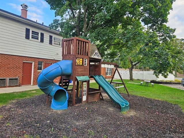 27718 W Echo Valley 216, Farmington Hills, MI 48334