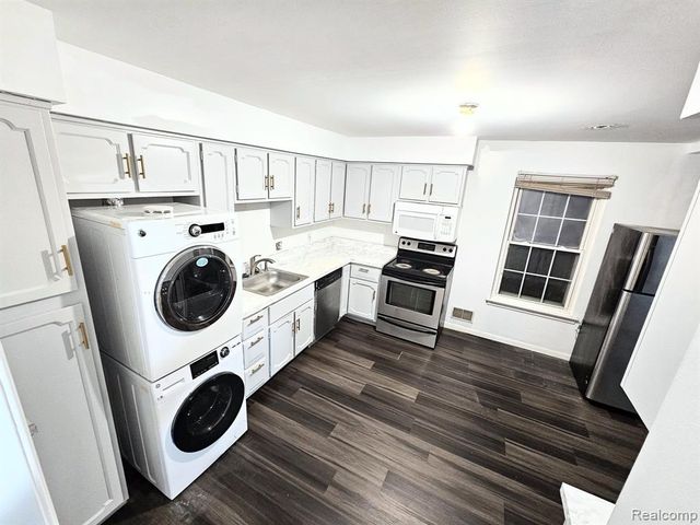 27718 W Echo Valley 216, Farmington Hills, MI 48334