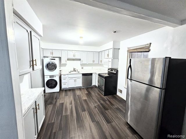 27718 W Echo Valley 216, Farmington Hills, MI 48334