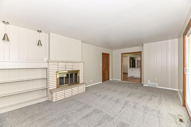 N79W15709 Charles COURT, Menomonee Falls, WI 53051