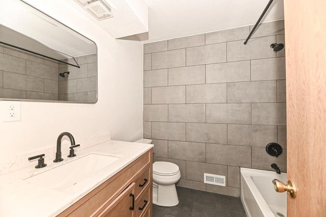 N79W15709 Charles COURT, Menomonee Falls, WI 53051