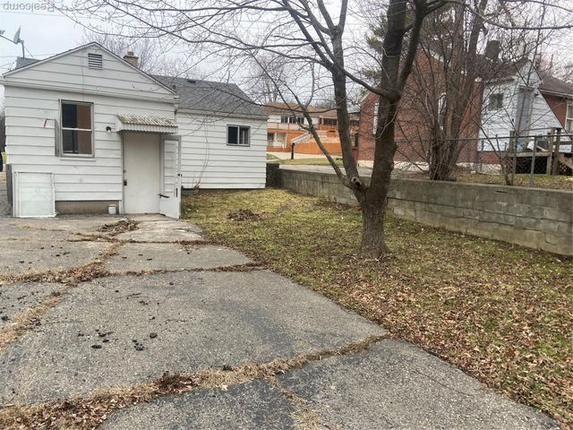 2064 Lavelle Road, Flint Charter Township, MI 48504