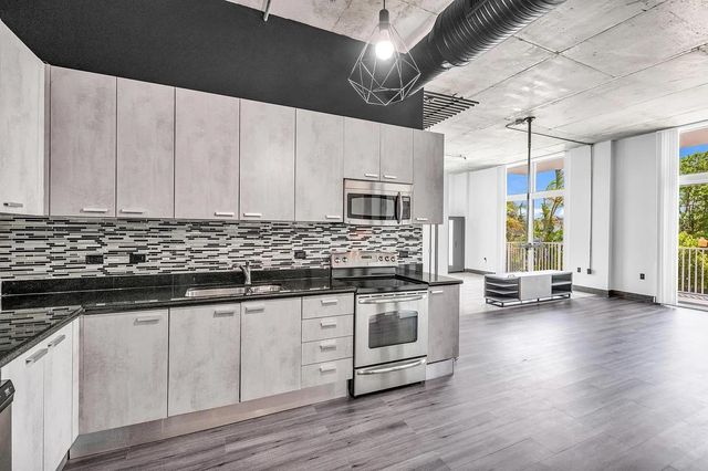 2100 Van Buren Street 203, Hollywood, FL 33020