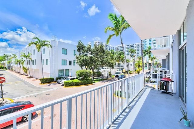 2100 Van Buren Street 203, Hollywood, FL 33020