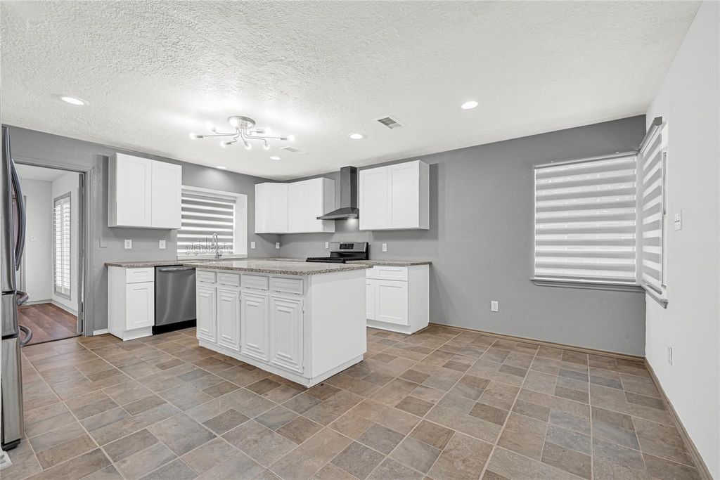 705 Holly Springs Court, Conroe, TX 77302