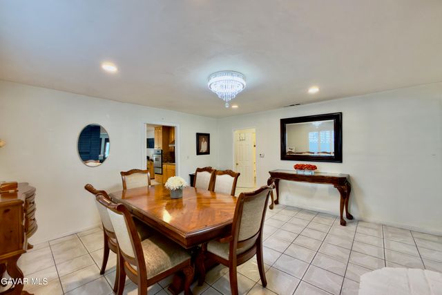6118 Bellingham Avenue, North Hollywood, CA 91606