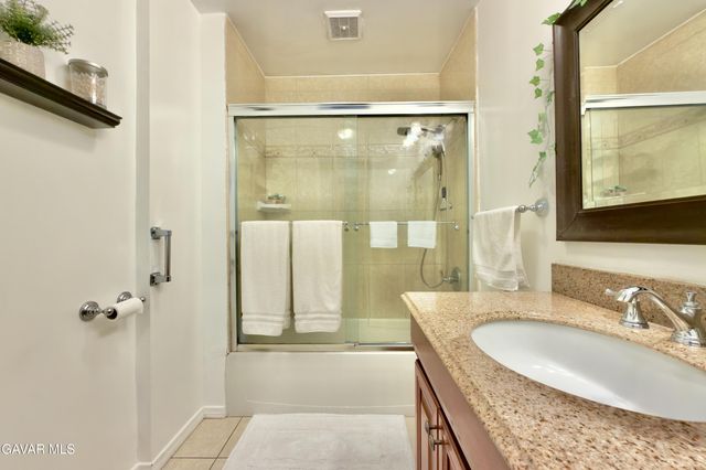 6118 Bellingham Avenue, North Hollywood, CA 91606