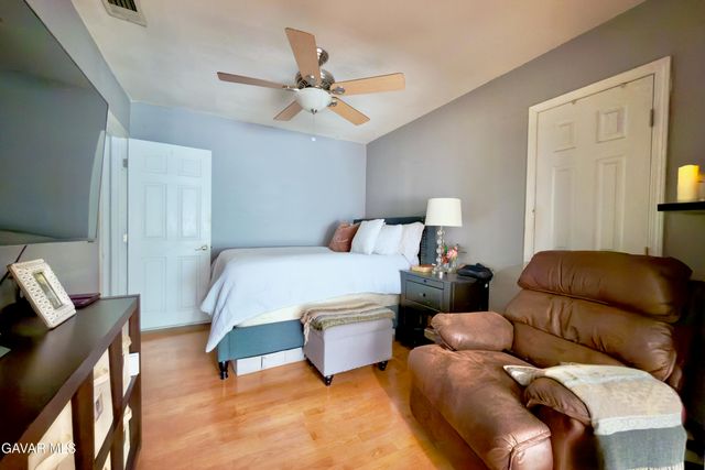 6118 Bellingham Avenue, North Hollywood, CA 91606