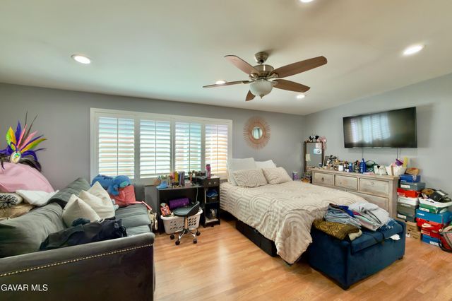 6118 Bellingham Avenue, North Hollywood, CA 91606