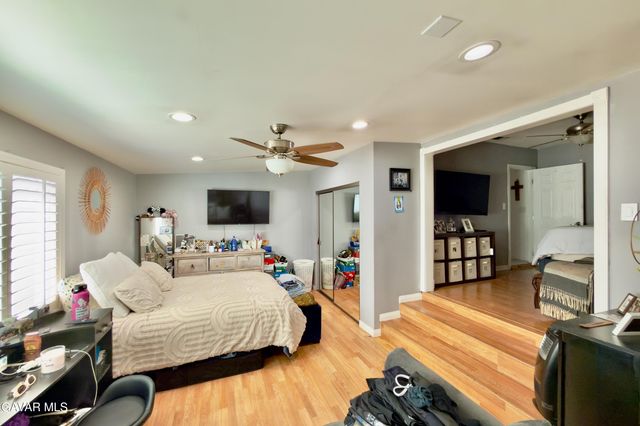 6118 Bellingham Avenue, North Hollywood, CA 91606