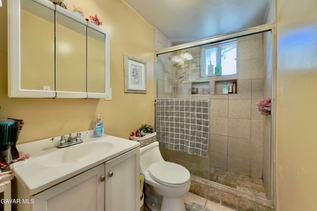 6118 Bellingham Avenue, North Hollywood, CA 91606