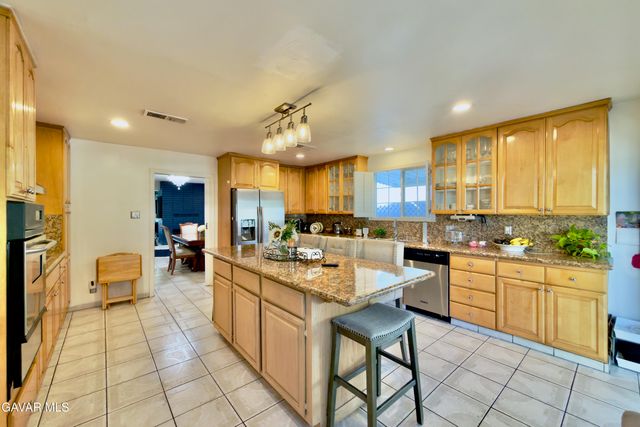 6118 Bellingham Avenue, North Hollywood, CA 91606