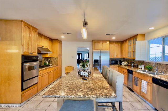6118 Bellingham Avenue, North Hollywood, CA 91606