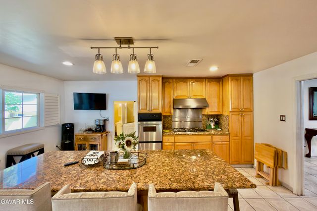 6118 Bellingham Avenue, North Hollywood, CA 91606