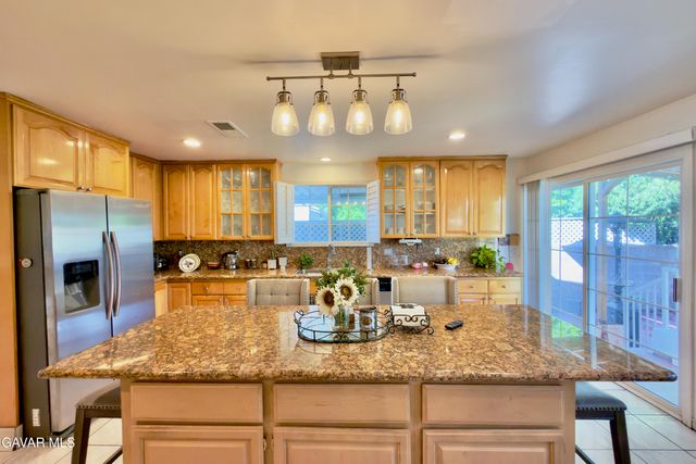 6118 Bellingham Avenue, North Hollywood, CA 91606