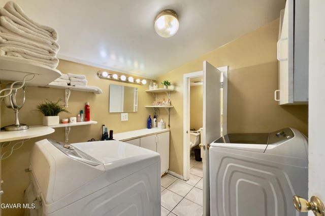 6118 Bellingham Avenue, North Hollywood, CA 91606