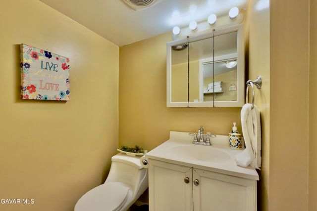 6118 Bellingham Avenue, North Hollywood, CA 91606