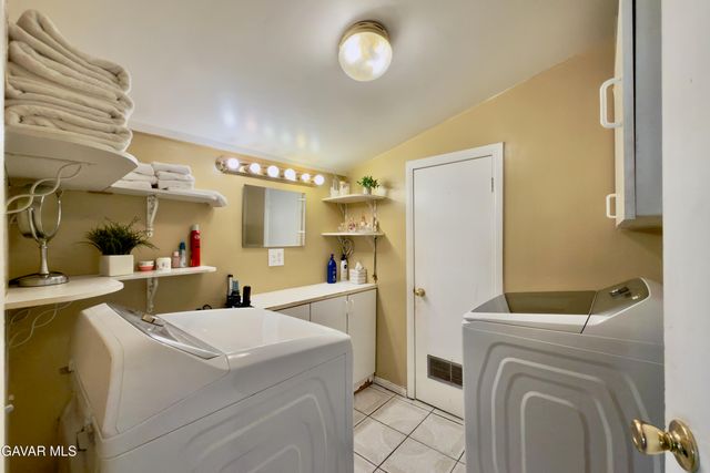 6118 Bellingham Avenue, North Hollywood, CA 91606