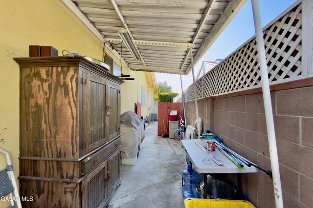 6118 Bellingham Avenue, North Hollywood, CA 91606