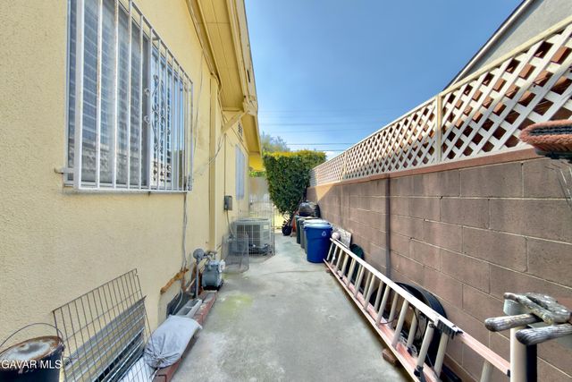 6118 Bellingham Avenue, North Hollywood, CA 91606