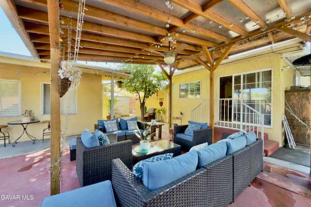 6118 Bellingham Avenue, North Hollywood, CA 91606