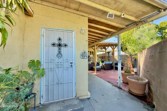 6118 Bellingham Avenue, North Hollywood, CA 91606