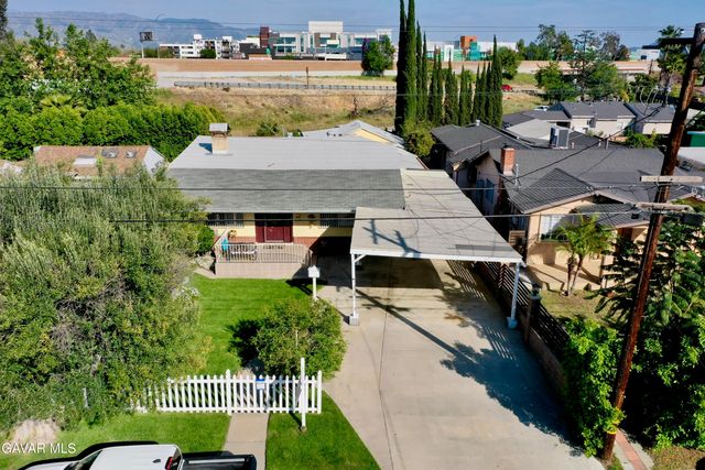 6118 Bellingham Avenue, North Hollywood, CA 91606