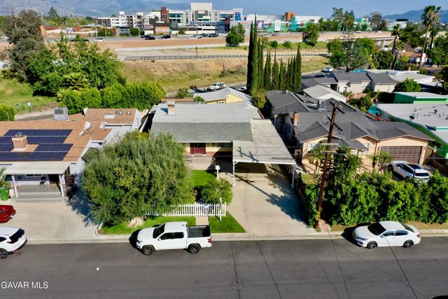 6118 Bellingham Avenue, North Hollywood, CA 91606