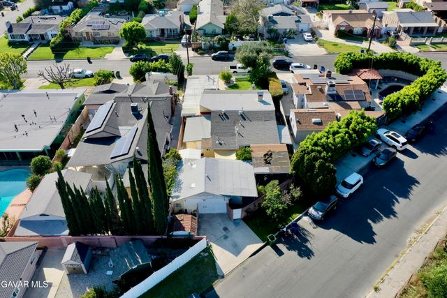 6118 Bellingham Avenue, North Hollywood, CA 91606