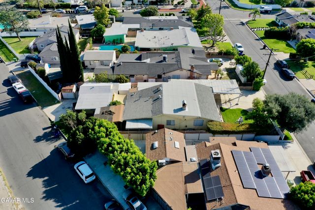 6118 Bellingham Avenue, North Hollywood, CA 91606