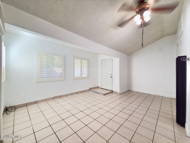 6118 Bellingham Avenue, North Hollywood, CA 91606