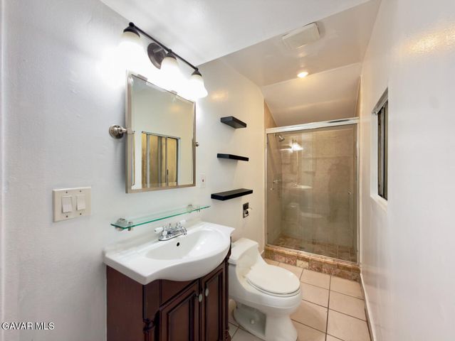 6118 Bellingham Avenue, North Hollywood, CA 91606