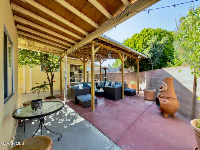 6118 Bellingham Avenue, North Hollywood, CA 91606