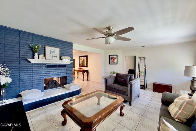 6118 Bellingham Avenue, North Hollywood, CA 91606