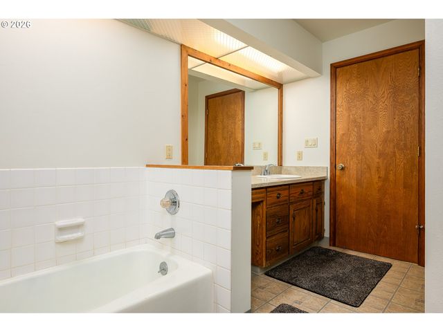 27572 S KINZY Rd, Estacada, OR 97023