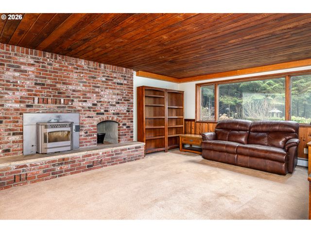 27572 S KINZY Rd, Estacada, OR 97023