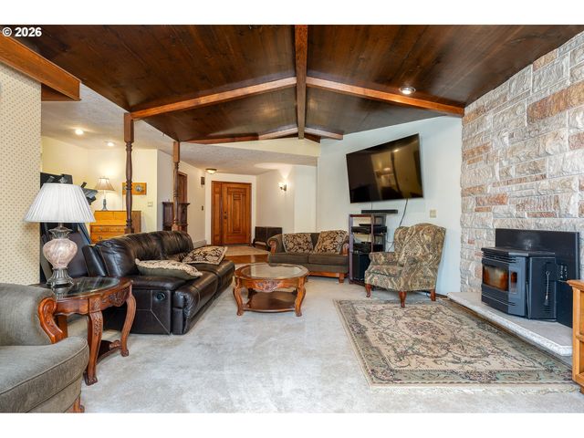 27572 S KINZY Rd, Estacada, OR 97023