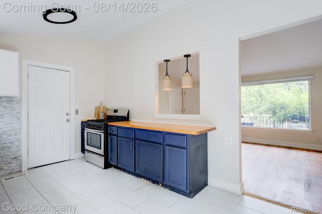 30110 Fairfax Street, Southfield, MI 48076