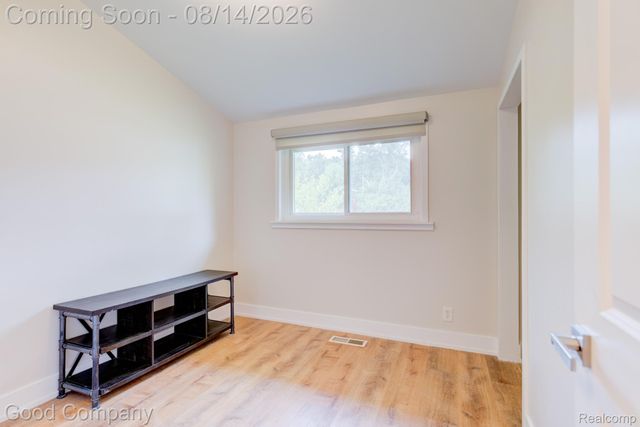 30110 Fairfax Street, Southfield, MI 48076