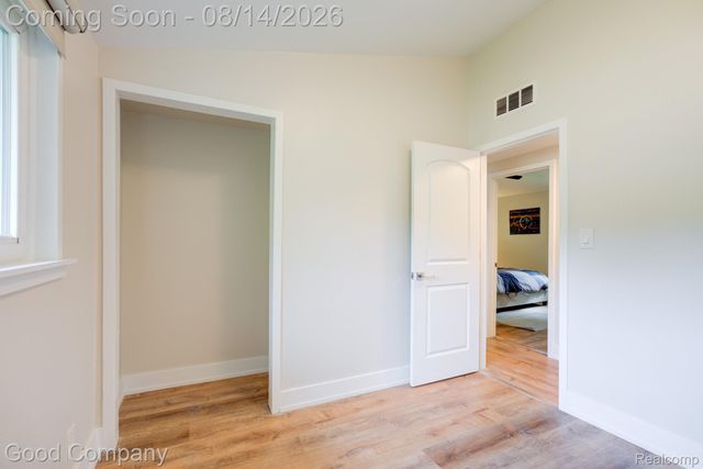 30110 Fairfax Street, Southfield, MI 48076