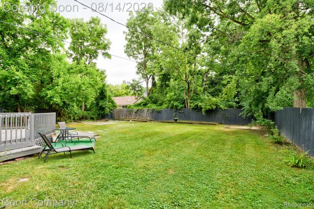 30110 Fairfax Street, Southfield, MI 48076