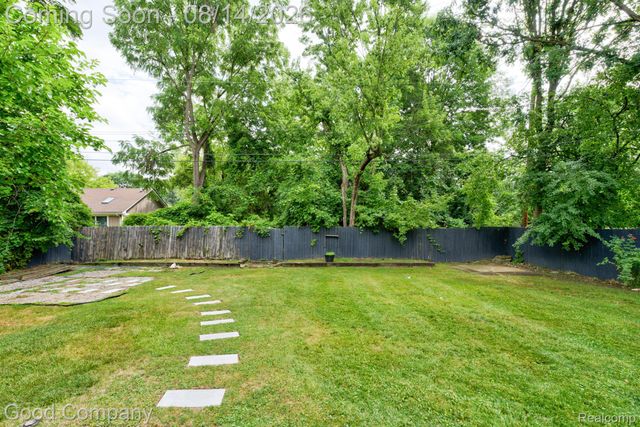 30110 Fairfax Street, Southfield, MI 48076
